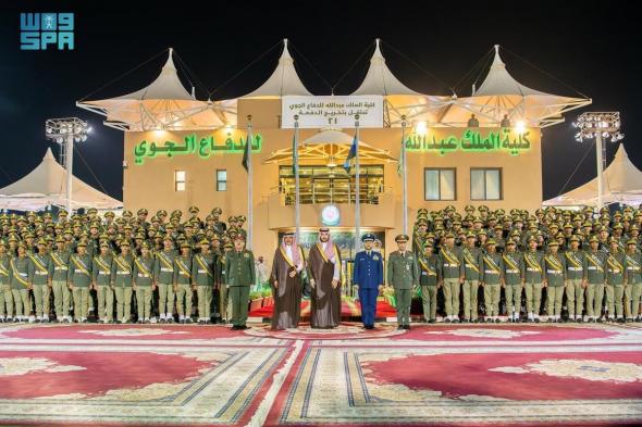 "خالد بن سلمان" يرعى حفل تخريج الدفعة 21 من طلبة كلية الملك عبدالله للدفاع الجوي