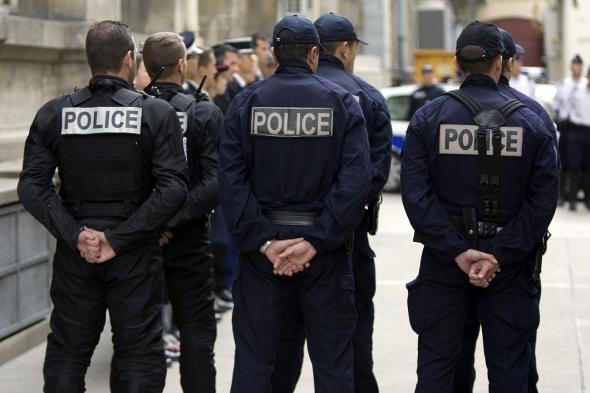إصابة شرطيَين برصاص رجل داخل مركز للشرطة في باريس