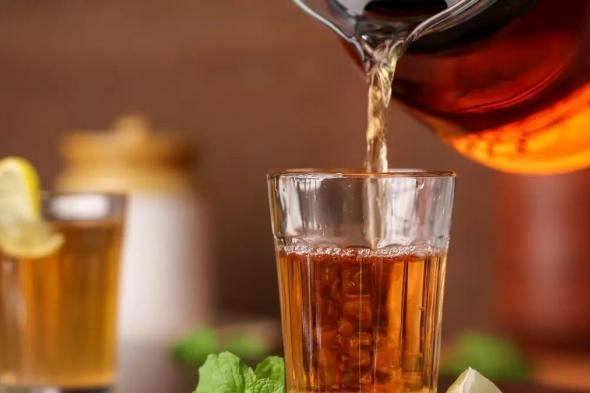 شوّهوا سمعته.. مختصّ بالصحة العامة: الشايُ أحدُ أكثر المشروبات فائدةً على وجه الأرض