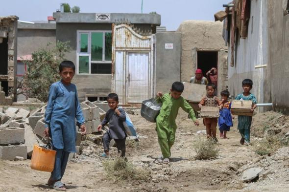 أكثر من 300 أفغاني لقوا حتفهم جراء السيول والفيضانات