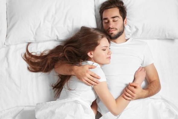 فوائد مُذهلة لـ"ممارسة العلاقة الحميمة" قبل النوم مباشرةً