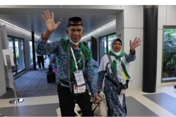 مغادرة أولى رحلات حجاج مبادرة "طريق مكة" من إندونيسيا متجهة إلى المملكة