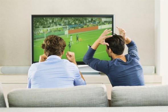 على خلاف السائد.. دراسة تؤكد أن مشاهدة المباريات تجعل الشخص أكثر سعادة