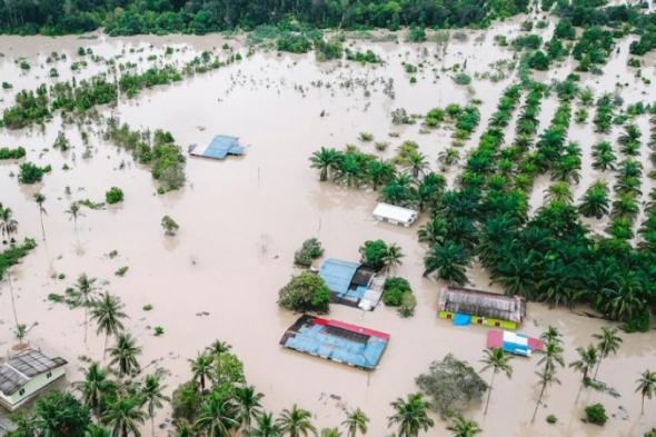 ارتفاع ضحايا فيضانات إندونيسيا إلى 50 شخصًا والبحث عن 27 مفقودًا