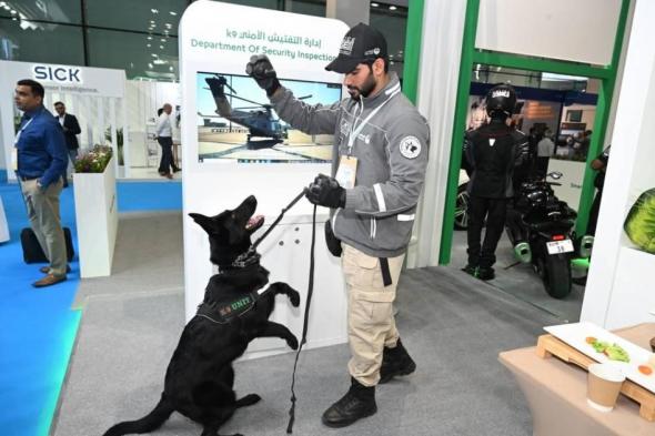 شرطة دبي تواصل التعريف بالتفتيشات في معرض المطارات