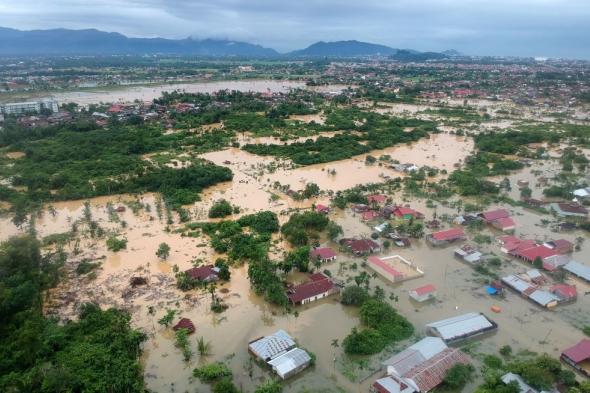 ارتفاع حصيلة ضحايا الفيضانات في إندونيسيا إلى 58 ضحية