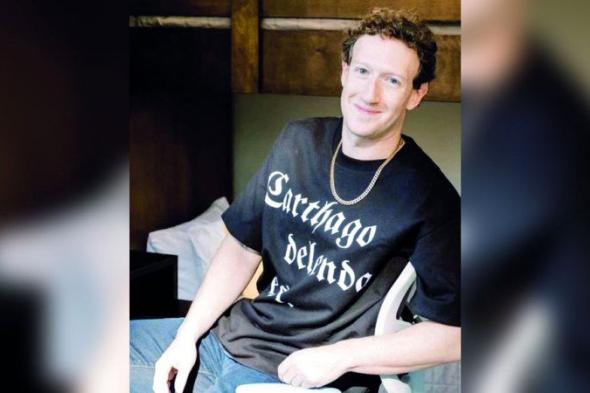 «يجب تدمير قرطاج».. قميص مؤسس «فيس بوك» يثير الجدل خصوصاً في تونس
