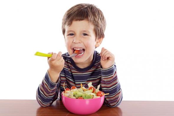 نصائح لتشجيع طفلك على تناول الطعام الصحي
