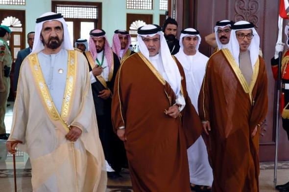 محمد بن راشد يصل المنامة للمشاركة في القمة العربية الـ 33 يرافقه منصور بن زايد