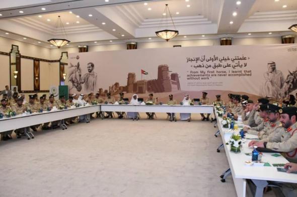 مجلس قيادات شرطة دبي يناقش الخطط المطروحة للتنفيذ