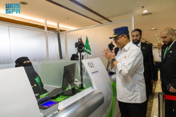 وزير النقل الإندونيسي يبدي إعجابه باحترافية الكوادر السعودية في "طريق مكة"