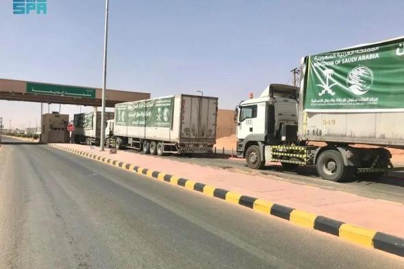 330 شاحنة إغاثية مقدمة من مركز “سلمان” للإغاثة إلى اليمن