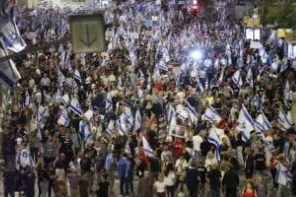 مظاهرات ضد حكومة نتنياهو تطالب بانتخابات مبكرة وإبرام صفقة لتبادل المحتجزين