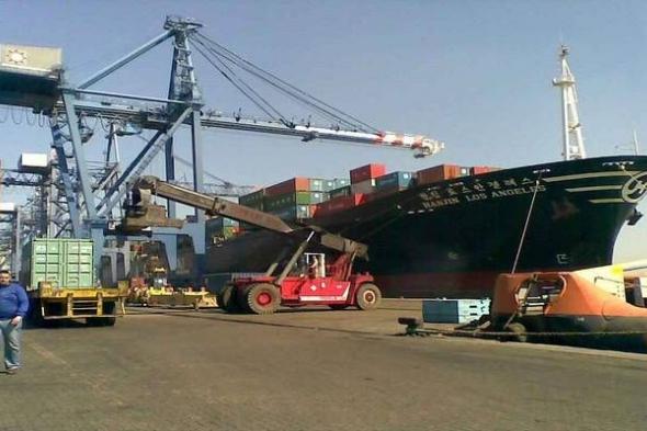 عجلة موانئ البحر الأحمر شغالة زي الفل : تداول 11 ألف طن و821 شاحنة بضائع