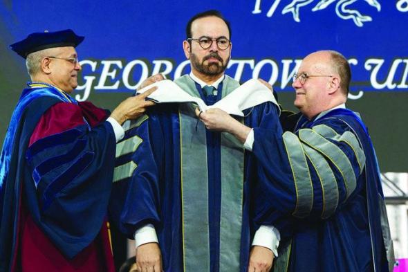 جامعة «جورج تاون» تمنح محمد القرقاوي الدكتوراه الفخرية في الإدارة الحكومية