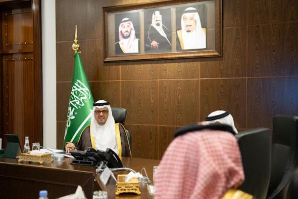 نائب أمير مكة يستعرض دور جامعة أم القرى ومشاريعها البحثية في خدمة ضيوف الرحمن