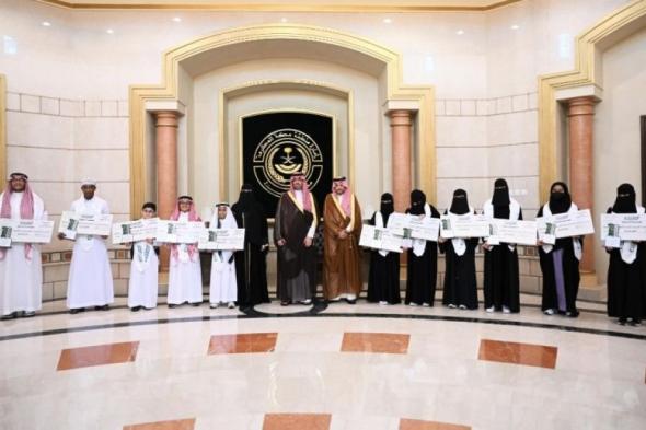 محافظ جدة يكرّم 23 طالبًا وطالبة لفوزهم بجوائز «منافس»