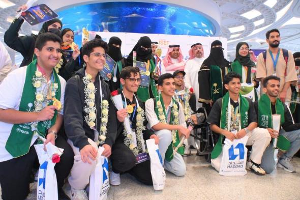استقبالٌ حافلٌ لأبطال المملكة في "آيسف" و"آيتكس" 2024 بمطار جدة