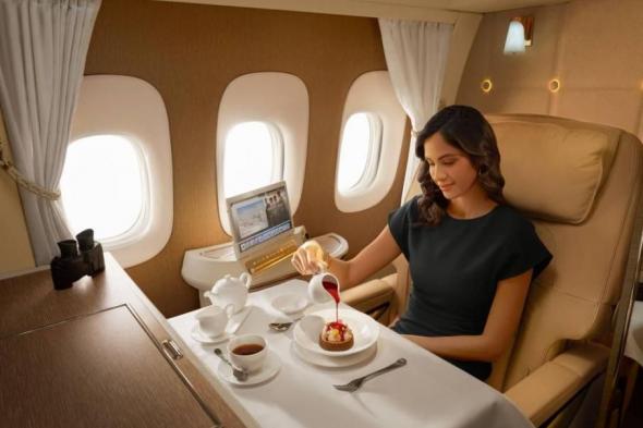 طيران الإمارات تقدّم 90 ألف كوب شاي للمسافرين يومياً