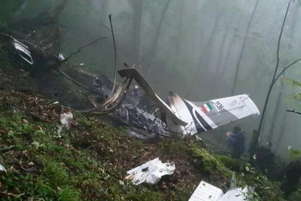 من بينهم الرئيس الإيراني.. فيديو انتشال جثامين تحطم الطائرة المروحية في ايران