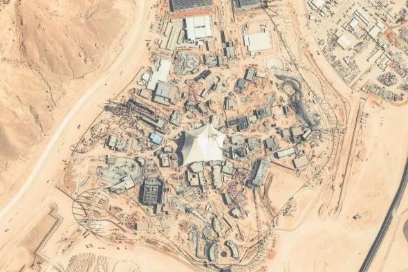 صور الأقمار الصناعية تكشف عن تشكّل مدينة ترفيهية ضخمة في السعودية