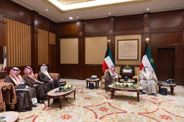 أمير الكويت ووزير الخارجية يستعرضان العلاقات الأخوية بين البلدين الشقيقين