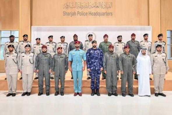 قائد شرطة الشارقة يكرم فريق إدارة جناح الجو في «الداخلية»