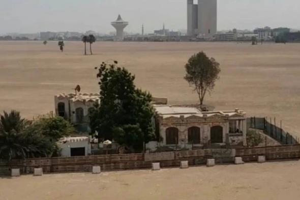 صورة.. "ما هي حكاية المنزل الذي رفض أن يُهدم؟"..قصر تراثي يصمد وسط أنقاض الهنداوية بجدة