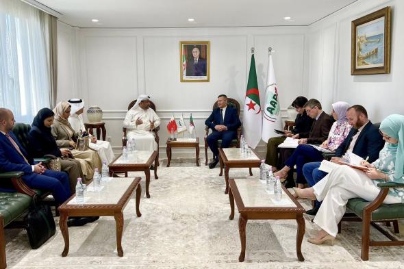 وفد من رجال أعمال بحرينيين يلتقي مسؤولي الوكالة الجزائرية لترقية الاستثمار