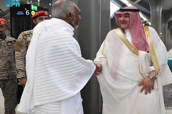 بالصور.. رئيس جمهورية المالديف يغادر المدينة المنورة