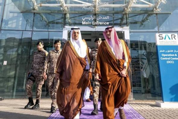 وزير الداخلية يتابع سير العمل في مركز العمليات والتحكم بقطار المشاعر في عرفات