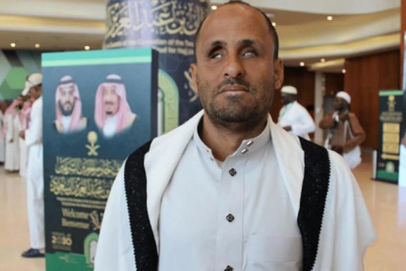 حُلمُ الكفيف اليمني "الخُديري" يتحقَّقُ.. مشاعرُ إيمانية تُبصِرُ النور في مكة