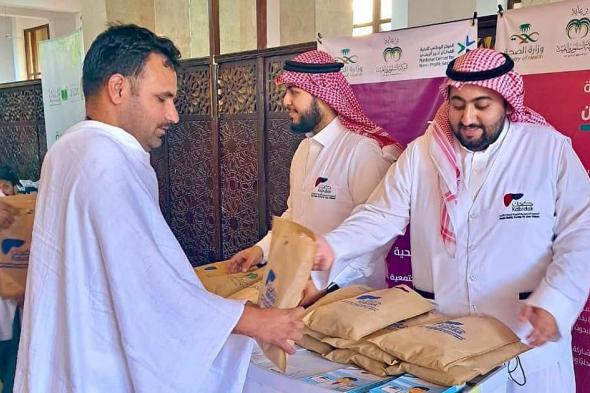مظلات شمسية.. "كبدك" تظلل ضيوف الرحمن من لهيب الشمس