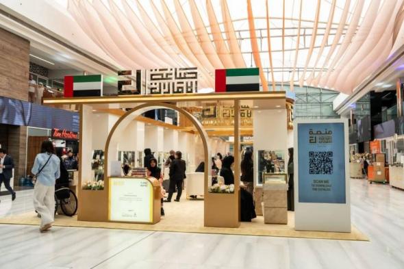 «صاغة الإمارات» تشع بتصاميم تراثية في «الساعات والمجوهرات»