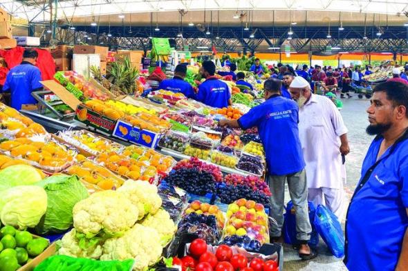 مستهلكون يطالبون بالتوسع في تخفيضات السلع الغذائية قبل العيد