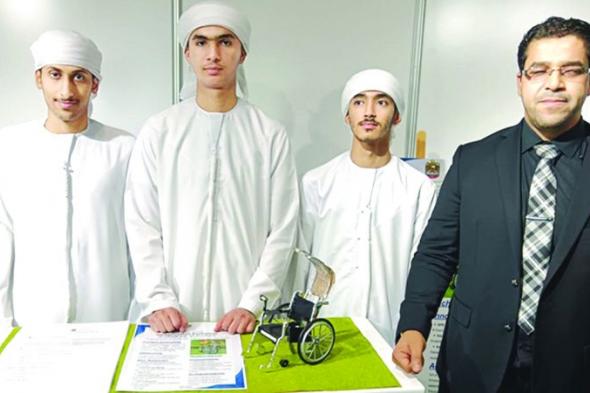 3 طلبة أصحاب همم يبتكرون كرسياً ذكياً متحركاً 