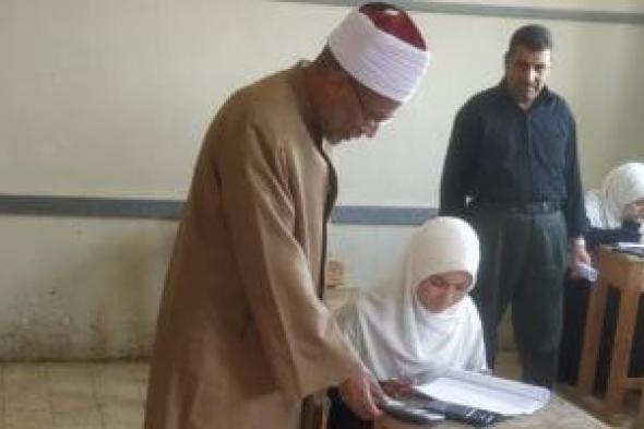 طلاب القسم العلمي يواصلون أداء امتحانات الشهادة الثانوية الأزهرية بسوهاج