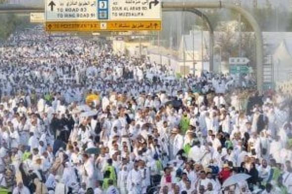 دموع الفرح تسبق الخطى.. مصرية تحج لأول مرة بعد سبع محاولات فى سن 97