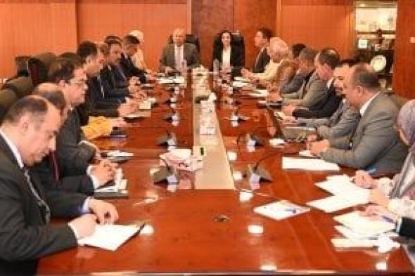 وزير الصناعة يبحث مع محافظ ومستثمري البحيرة تحديات المناطق الصناعية بالمحافظة وسبل حلها