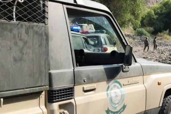 دوريات المجاهدين بجازان تقبض على مواطن لنقله 8 مخالفين لنظام أمن الحدود