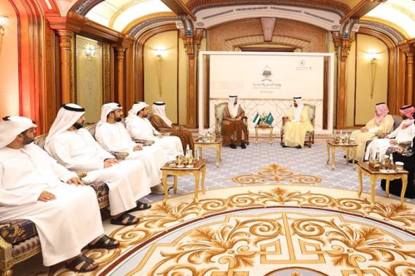 الدرعي يستعرض المبادرات الإماراتية لإسعاد الحجاج