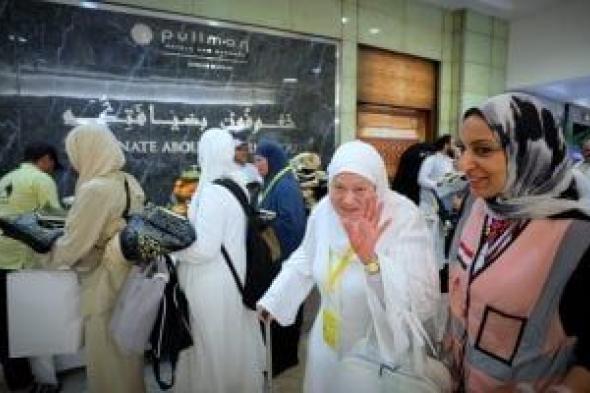 بعثة أسر شهداء الشرطة تغادر مطار القاهرة متوجهة إلى الأراضى المقدسة