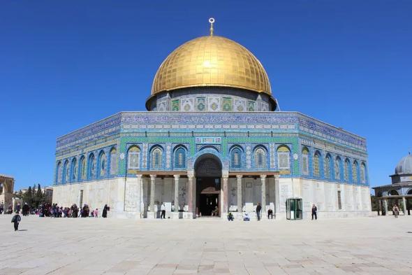 مئات المستوطنين يقتحمون المسجد الأقصى مجددًا