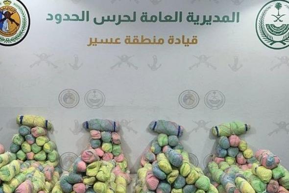 حرس الحدود في عسير يحبط تهريب 435 كجم من القات المخدر.. ويضبط 3 مخالفين