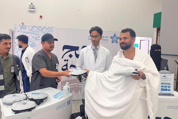 بالصور .. تجمع جازان الصحي يودع أكثر من 4 آلاف حاج بحقائب صحية ومحتويات توعوية ومظلات شمسية بالمحافظات ومخرج المنطقة