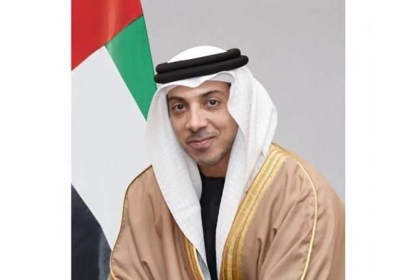 أمير الكويت ومنصور بن زايد يبحثان العلاقات الأخوية وتعزيز التعاون المشترك بين البلدين