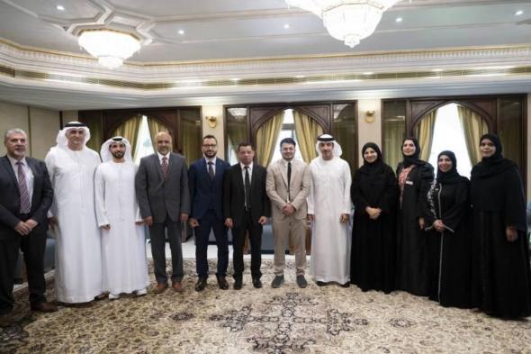 هزاع بن زايد يستقبل الفائزين بجائزة خليفة التربوية من منطقة العين