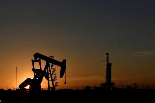انخفاض أسعار النفط إلى 65.58 دولارًا للبرميل