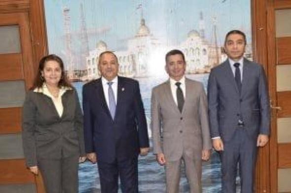 محافظ بورسعيد يستقبل وفد "تنظيم الاتصالات" لبحث التعاون بملف الوعى الرقمى