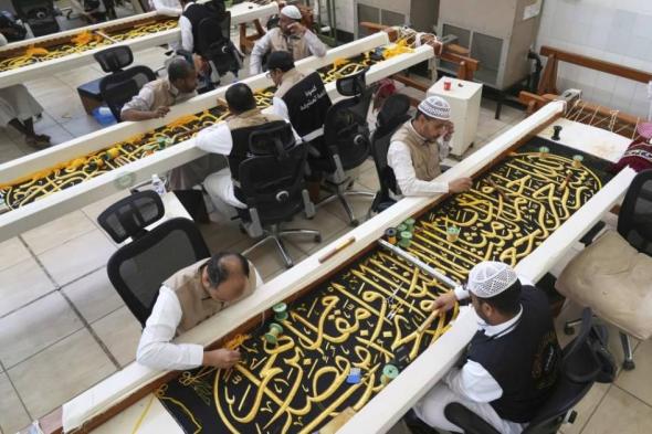 كسوة الكعبة بخيوط الذهب